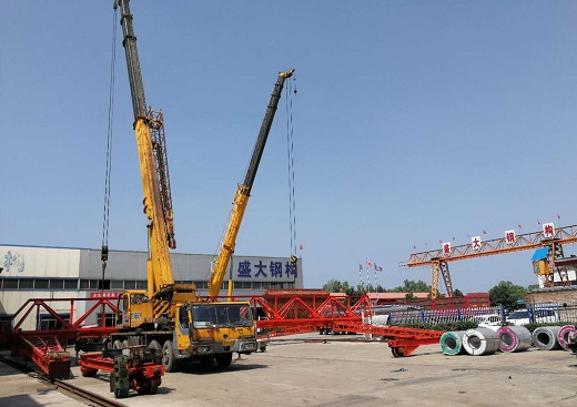炎熱夏日，山西盛大鋼結(jié)構(gòu)工程公司的生產(chǎn)如火如荼